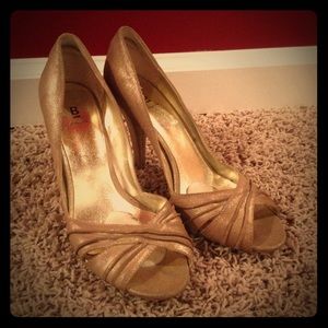 Bakers Gold Champagne Peep Toe Heels Pumps sz 8